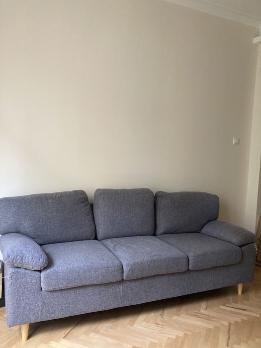 Употребяван диван с леки дефекти