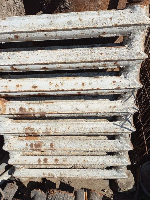 Продам чугунную батарею