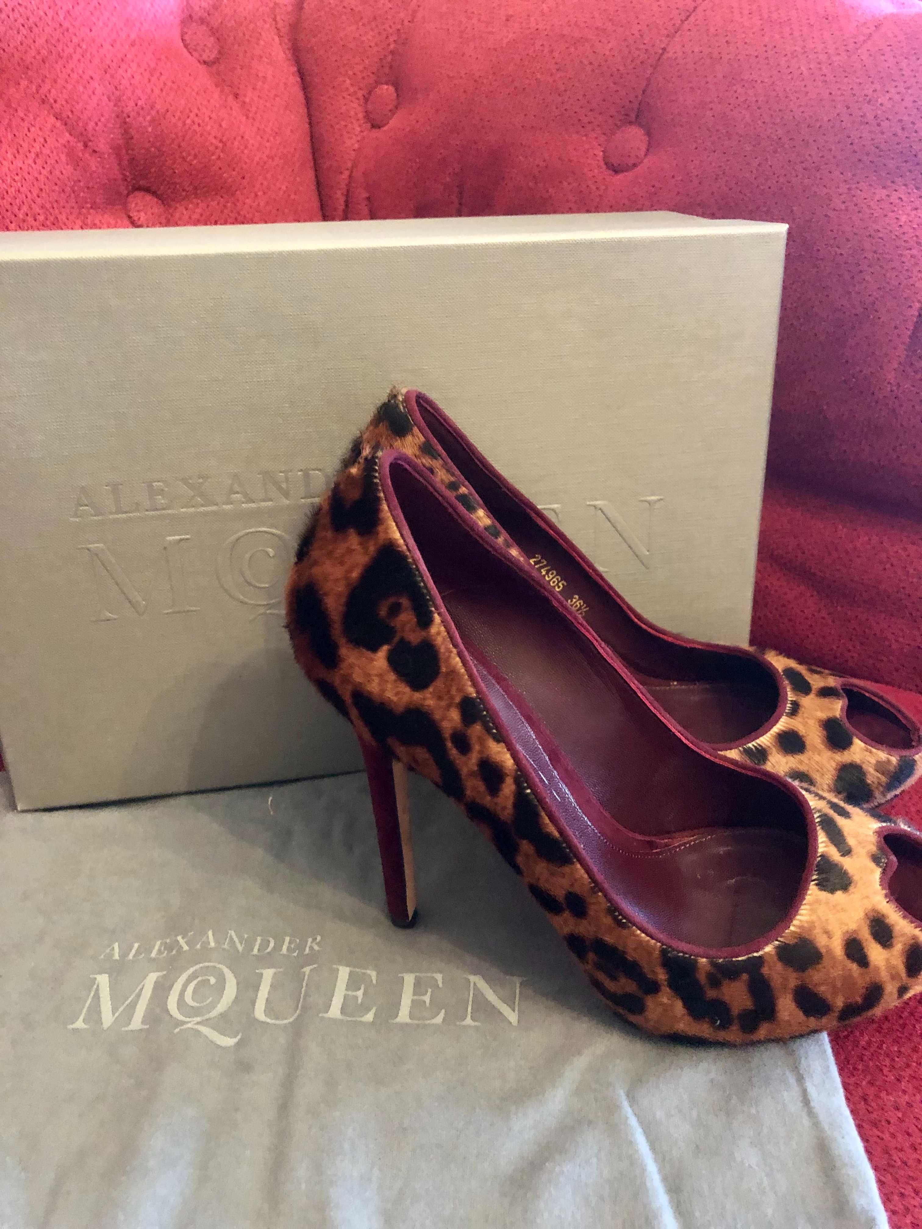 Alexander McQueen - Leopard-print calf hair pumps