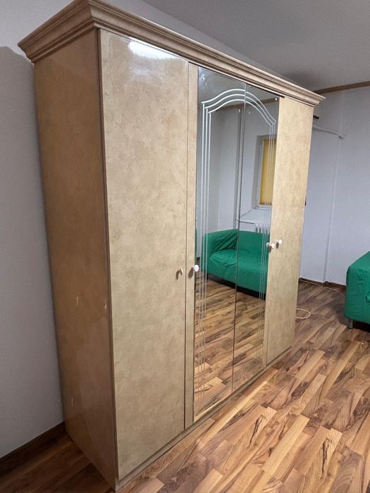 Vand urgent dulap cu oglinzi