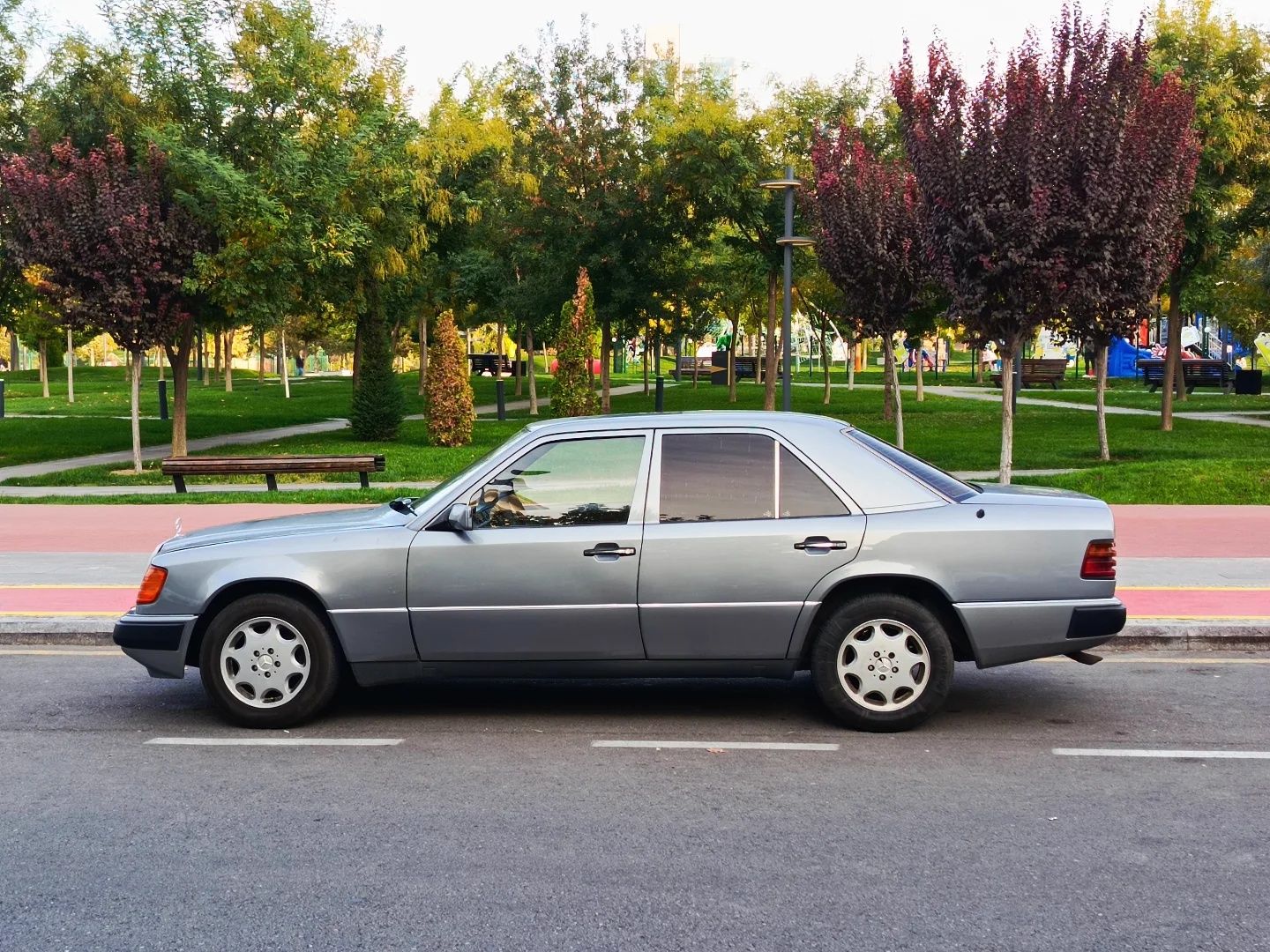 W124 Mercedes Benz D200
