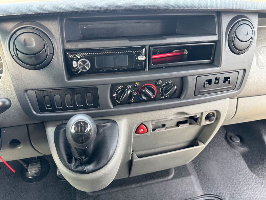 Renault Master/2,2 DCI/9Locuri/AC/Carlig/Numere Zoll Valabile