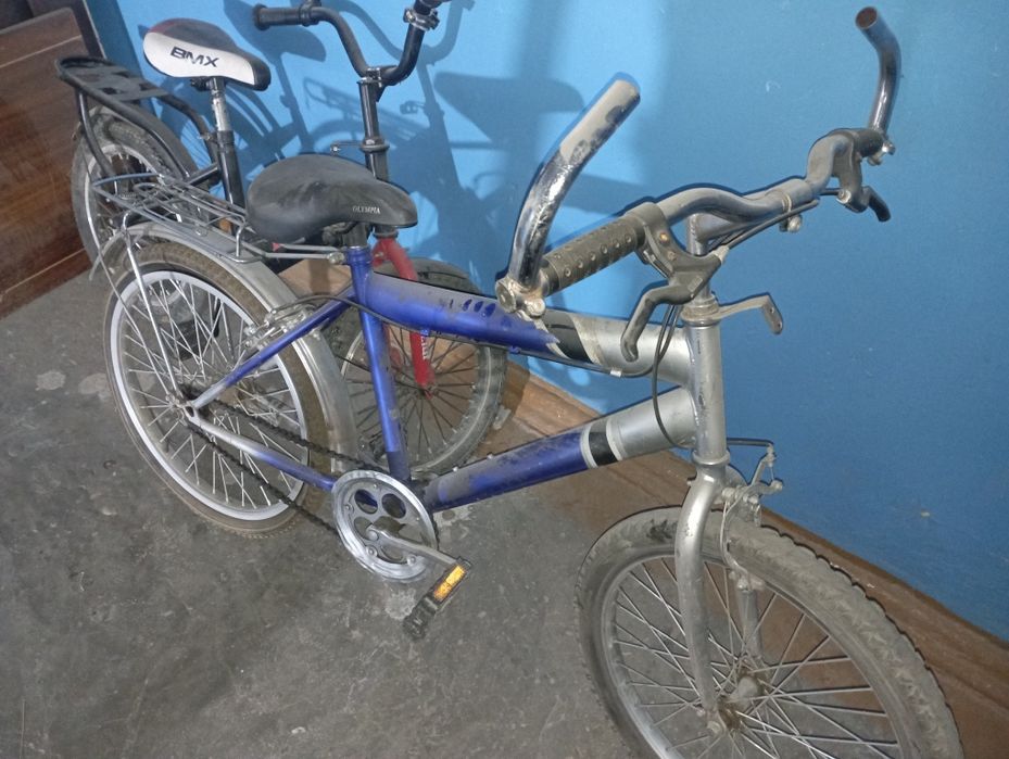 Velosiped sotiladi. Qizil va koʻk