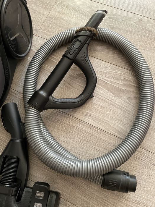 Aspirator Rowenta fara sac ,defect