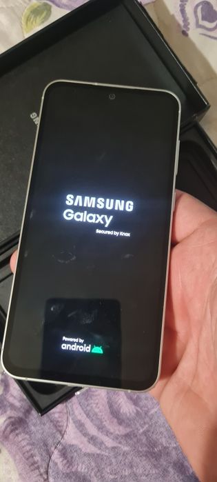 Samsung s23 fe чисто нов