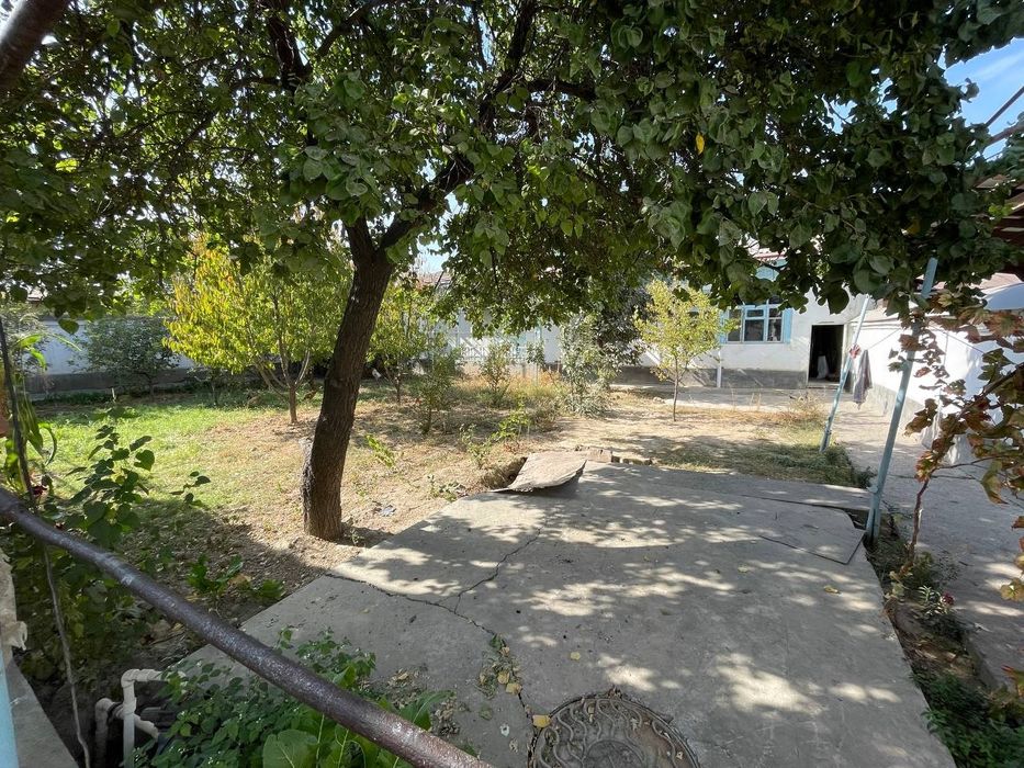 Fayzli hovli sotiladi 8 sotix, 220.000