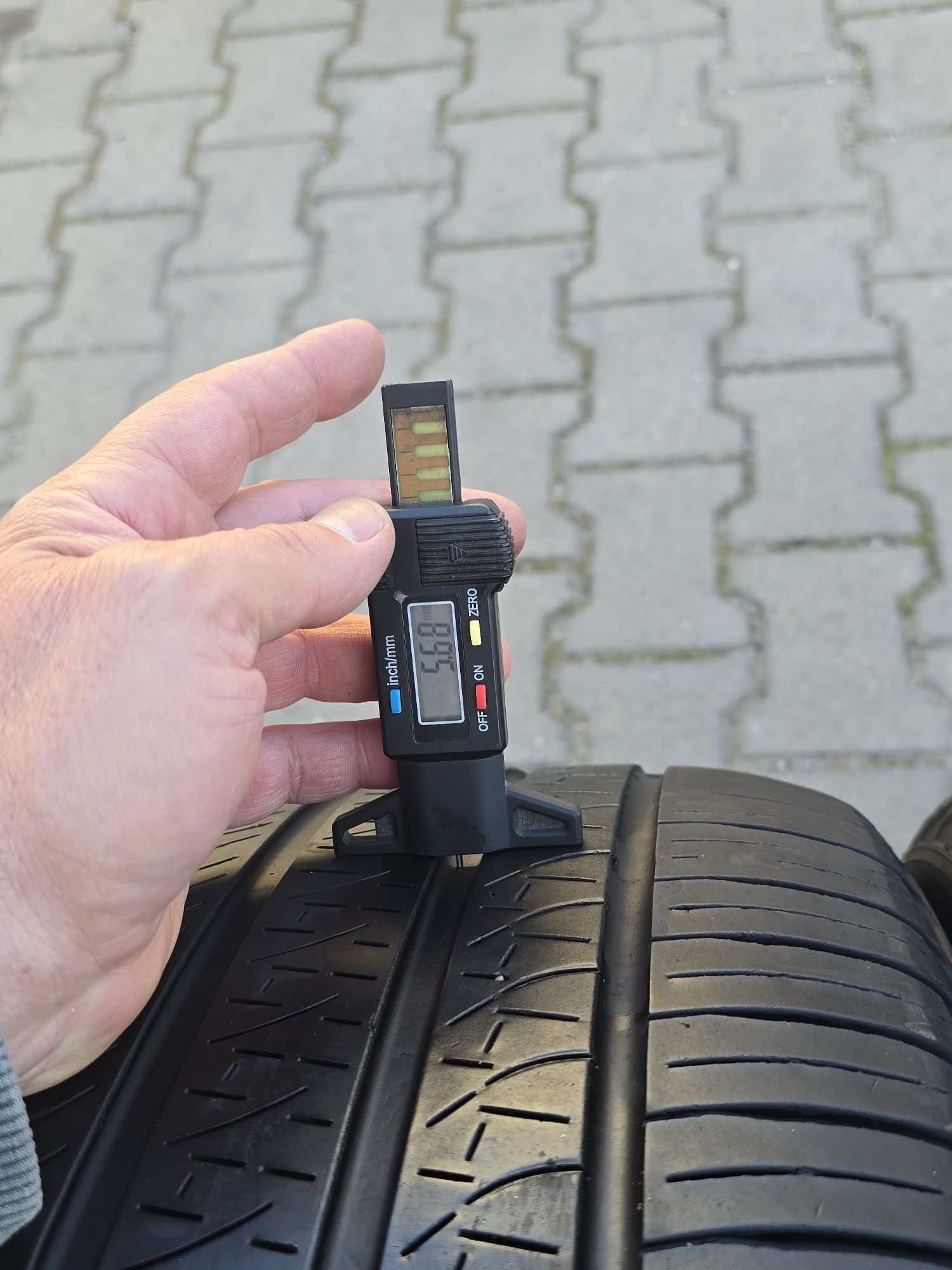 275 40 22 Pirelli 2 бр.