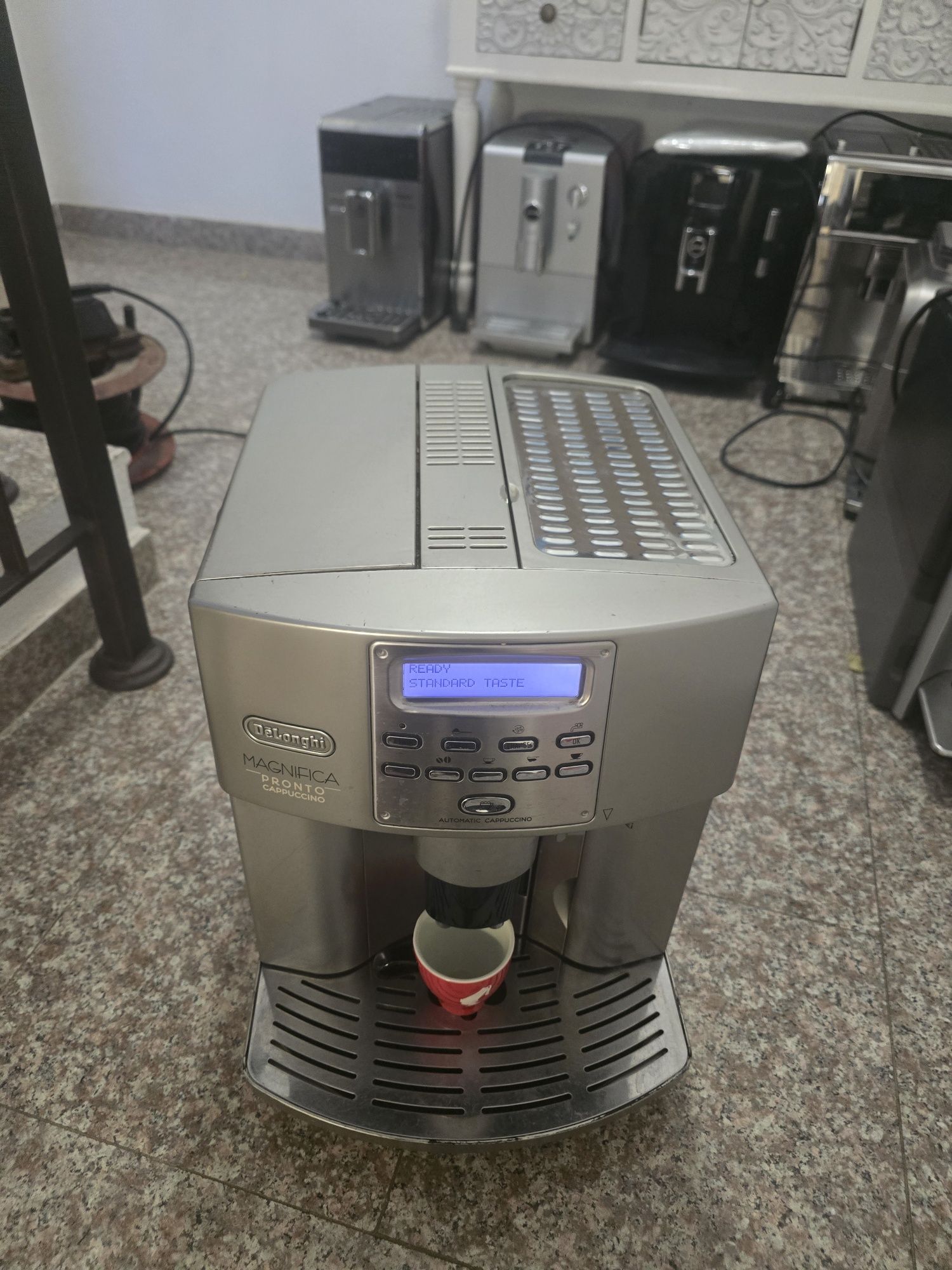 Кафемашина Delonghi magnifica