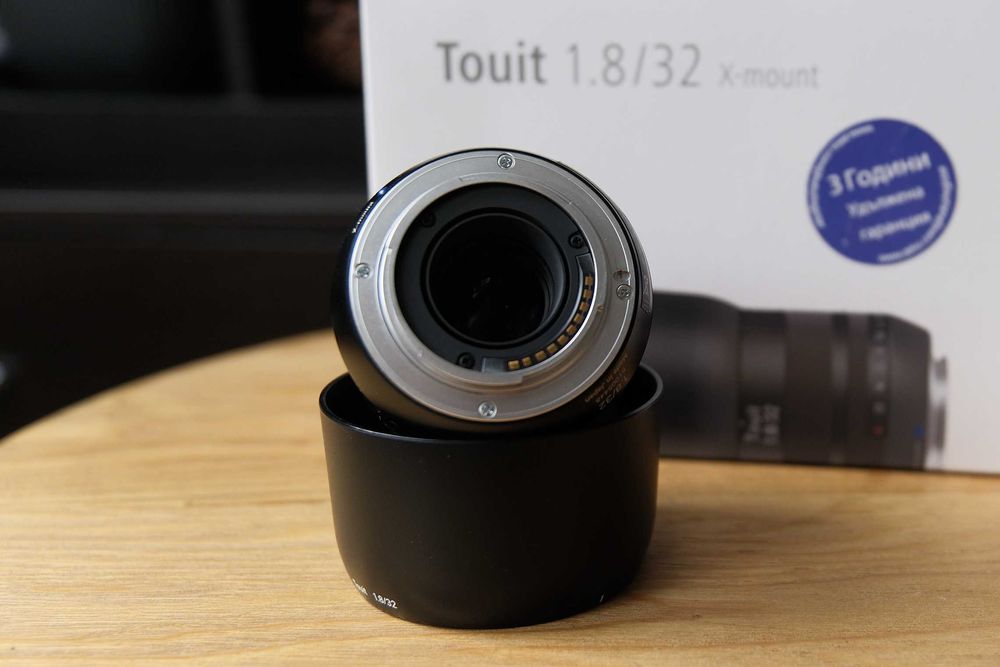 Zeiss Touit 32mm f/1.8 за Fujifilm