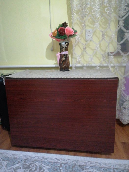 Продаёт стол книжка б/у.