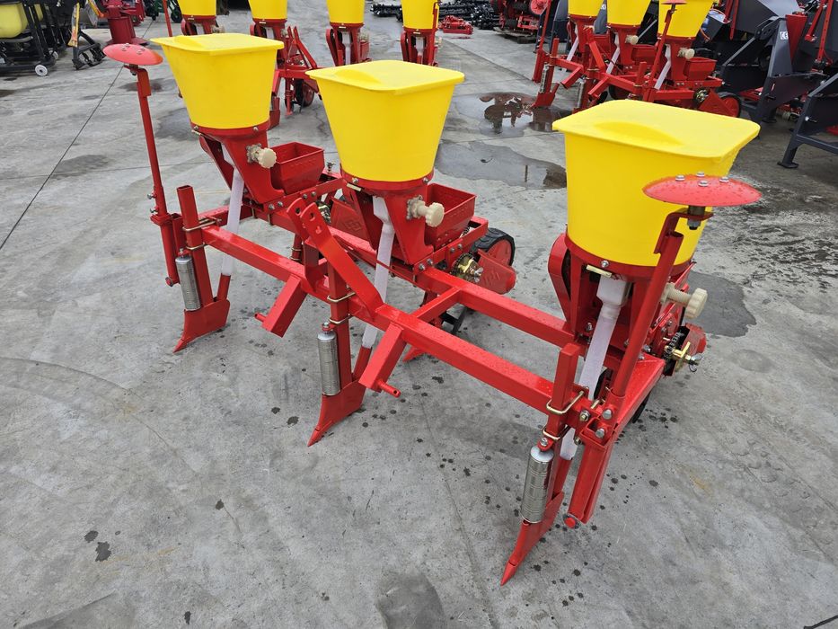 Semanatoare porumb mecanica pe 3 randuri