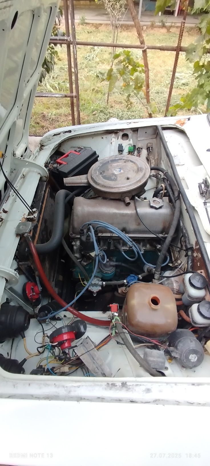 Moshina sotiladi VAZ 2106