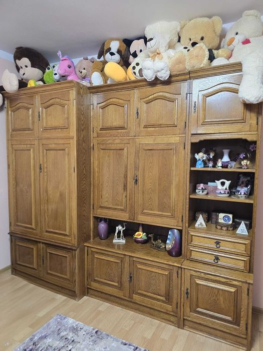 Vând mobilă de stejar masiv în stare foarte bună