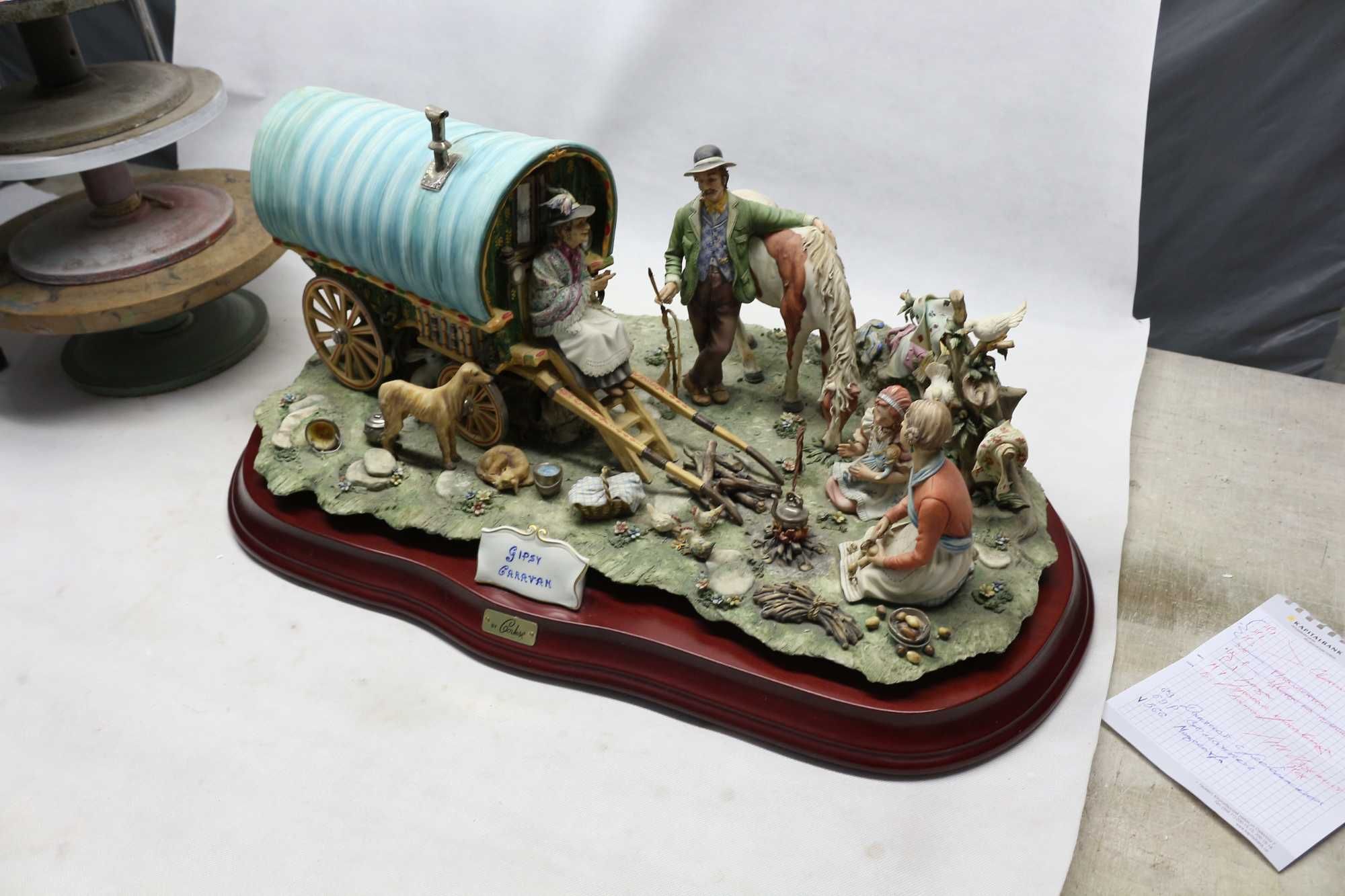 Статуэтка из фарфора Караван Цыган Capodimonte Италия