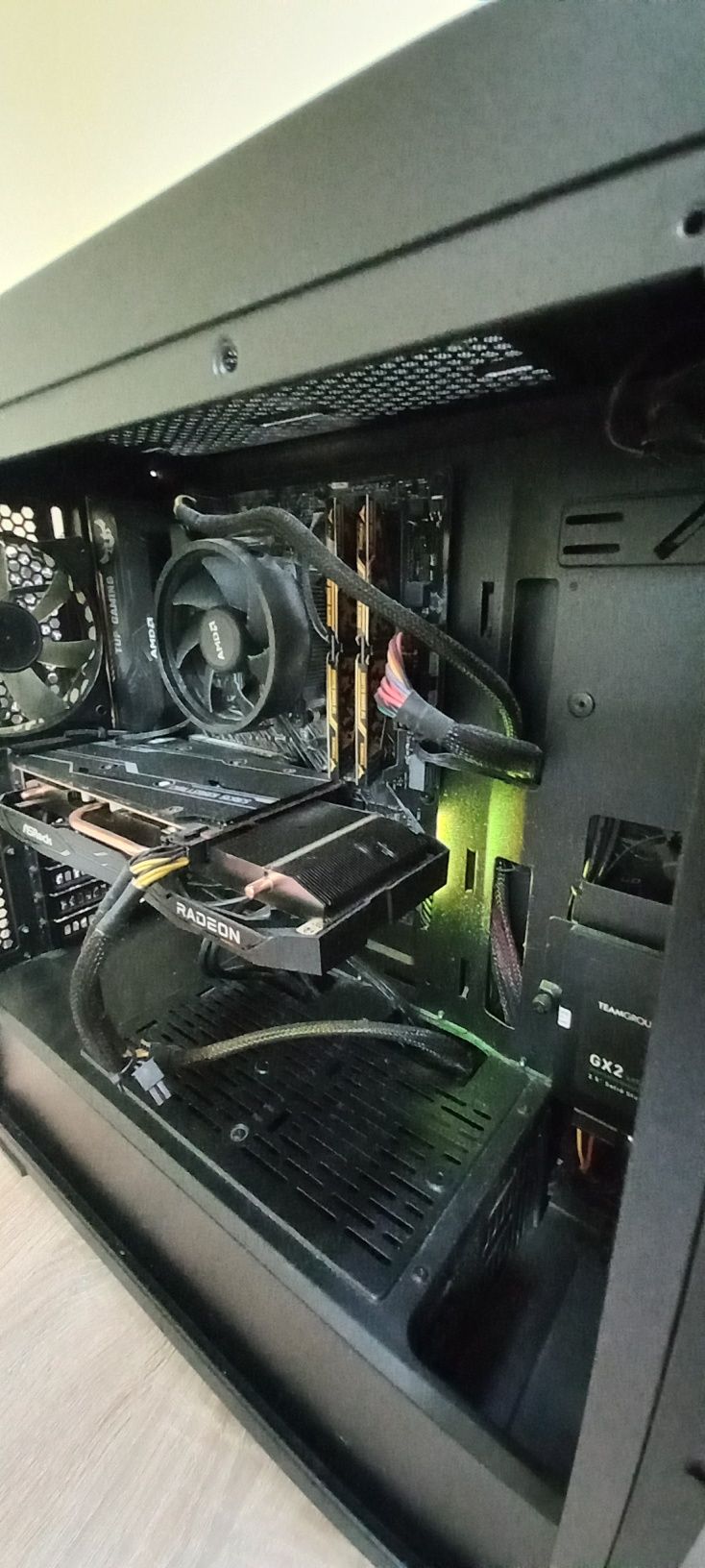 Gaming computer с чисто нова видео карта rx 6600 xt