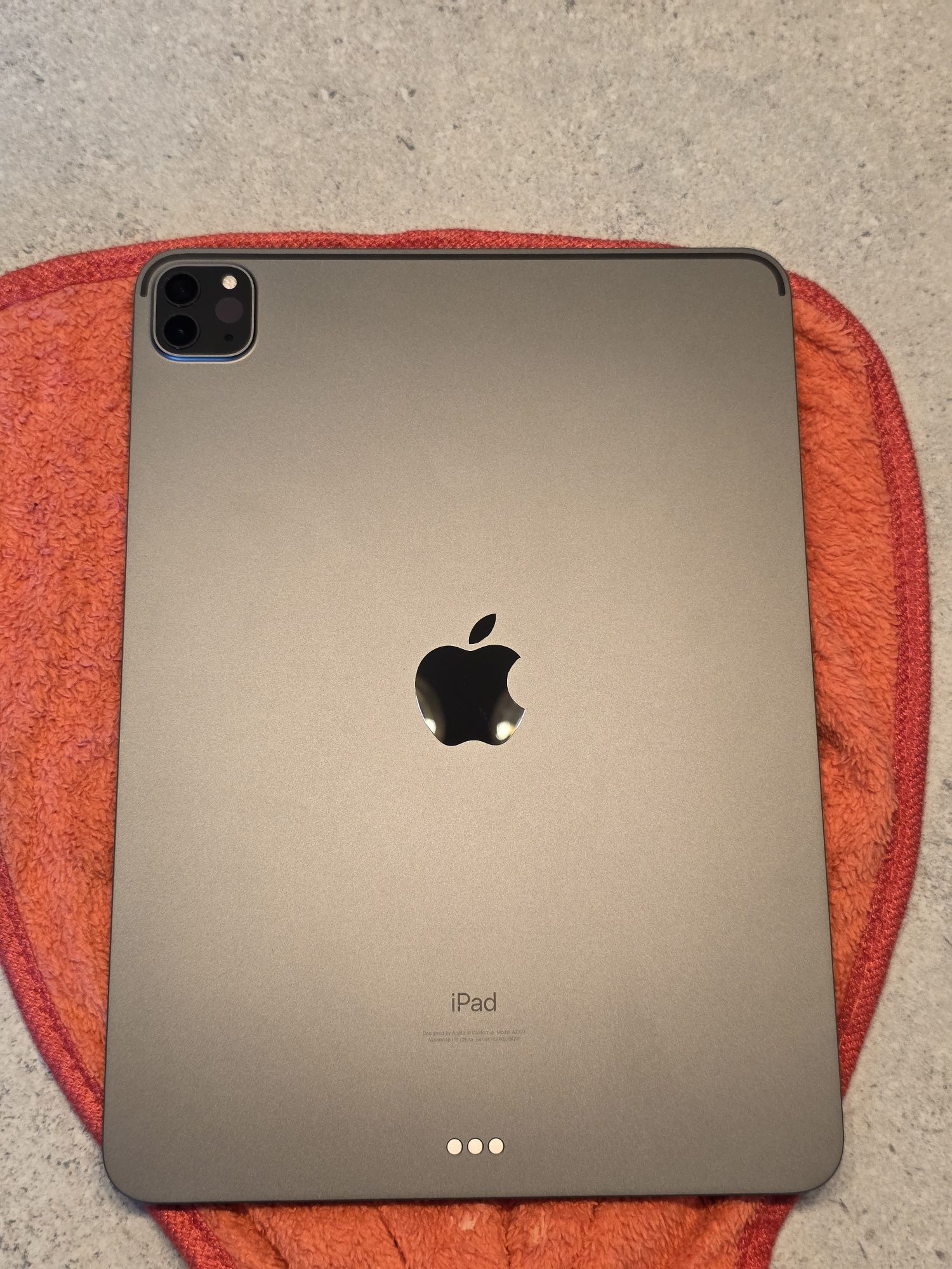 Продавам IPAD 11 PRO! 128gb