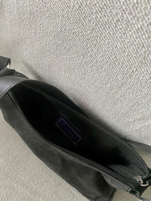 Малка кожена чантичка