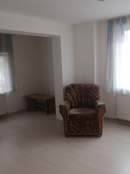 Închiriez apartament