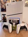 Consola PS5 1TB + 2 Controller + FIFA 25
