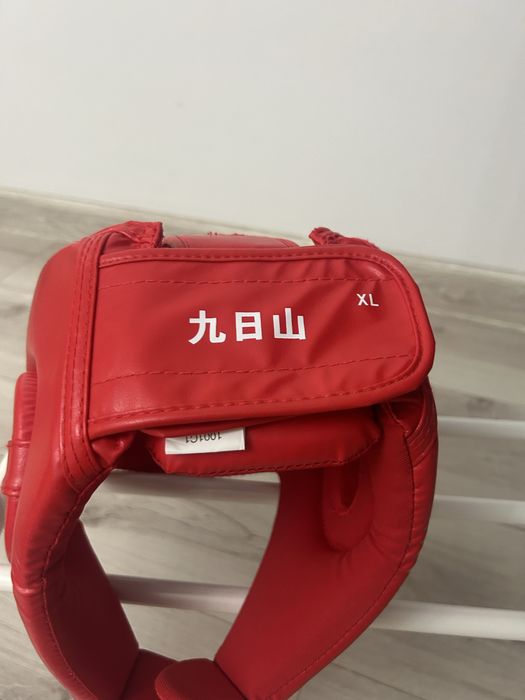 Бутсы фирменные, шлем боксерский