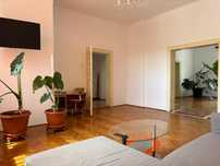 Casa cu spatiu comercial ,  garaj,  curte  , central, Bdul Victoriei.