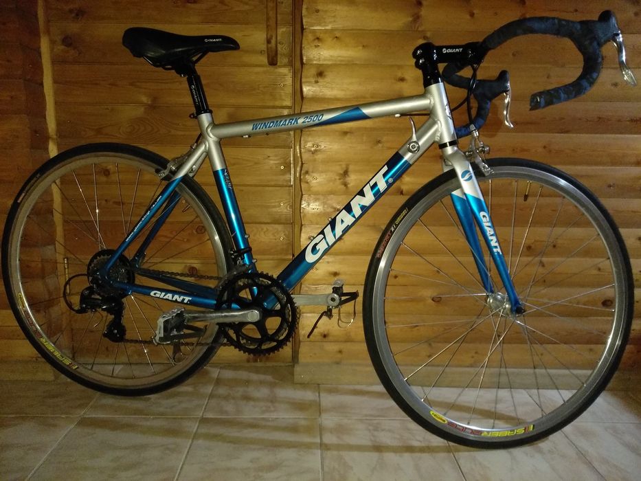 Шоссейный велосипед GIANT