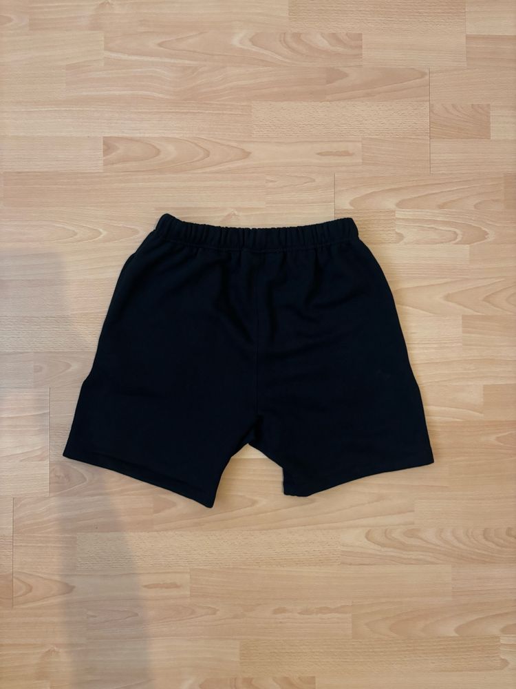 Essentials shorts-черни