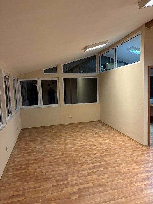 Отдавам помещение под наем 70кв