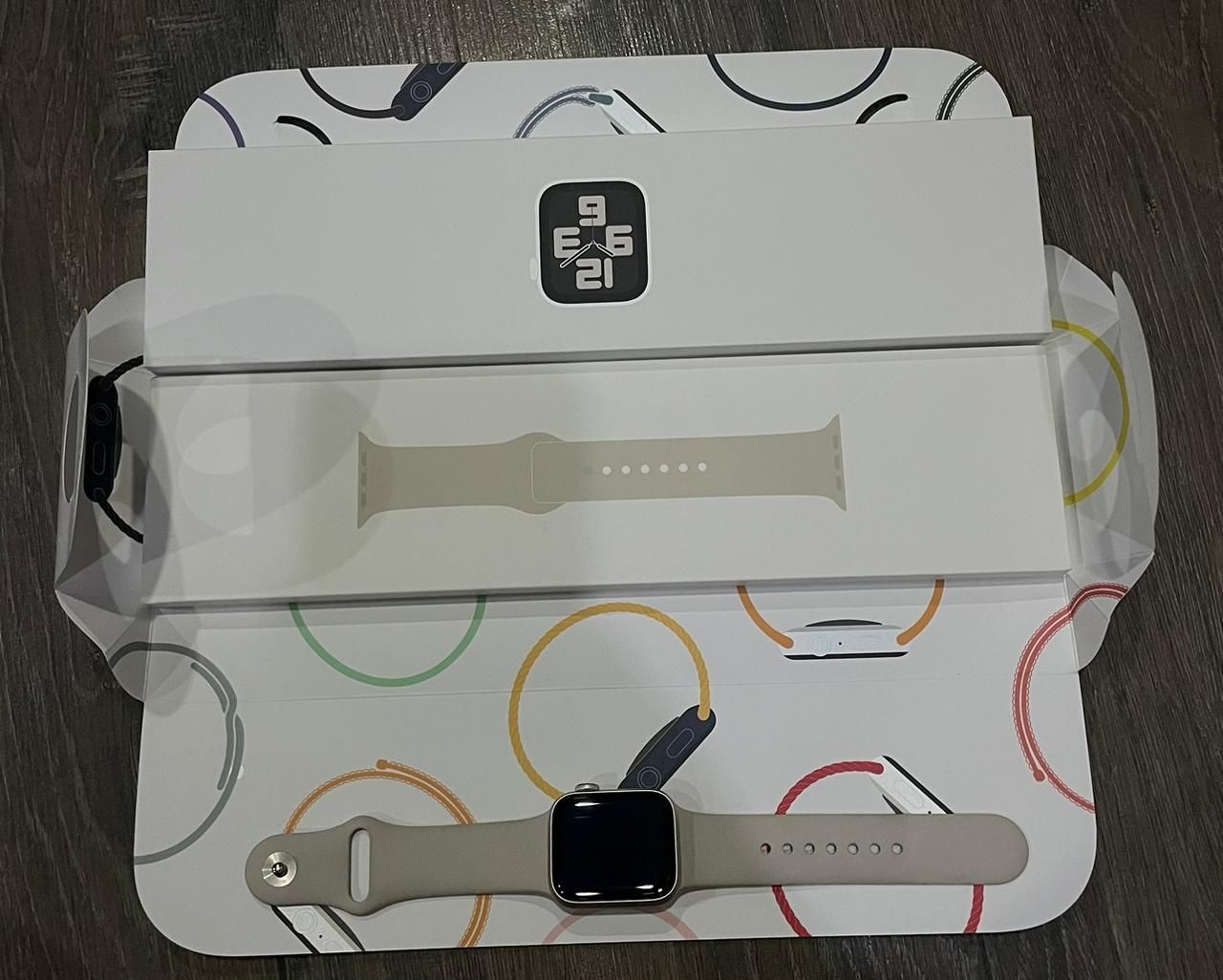 Продам Смарт-часы Apple Watch SE 2 Gen 40 мм starlight-бежевый 
Подари