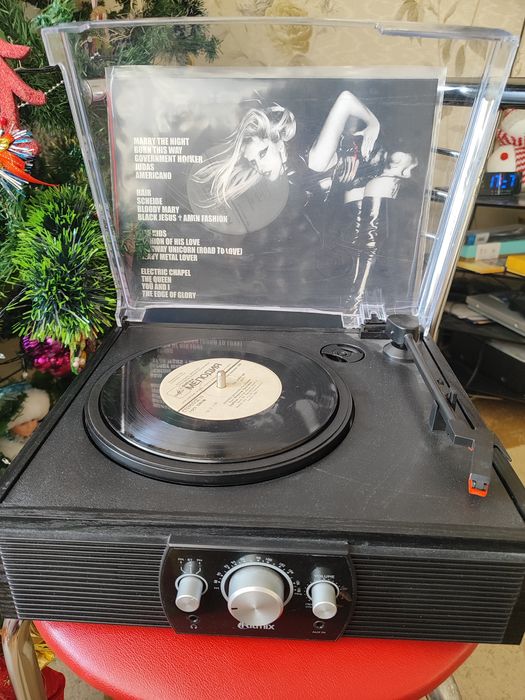 Продам виниловый проигрыватель