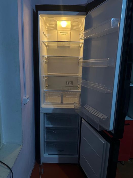 Холодильник indesit