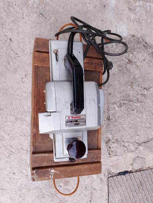 Професионално електрическо ренде Makita 1805- 1140вата