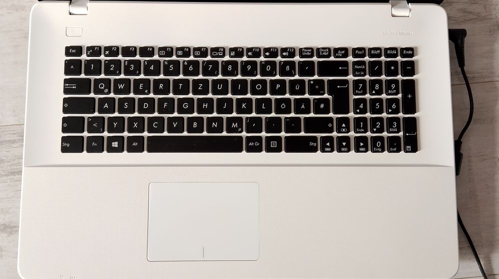 Laptop Asus superb, de 17.3 inch