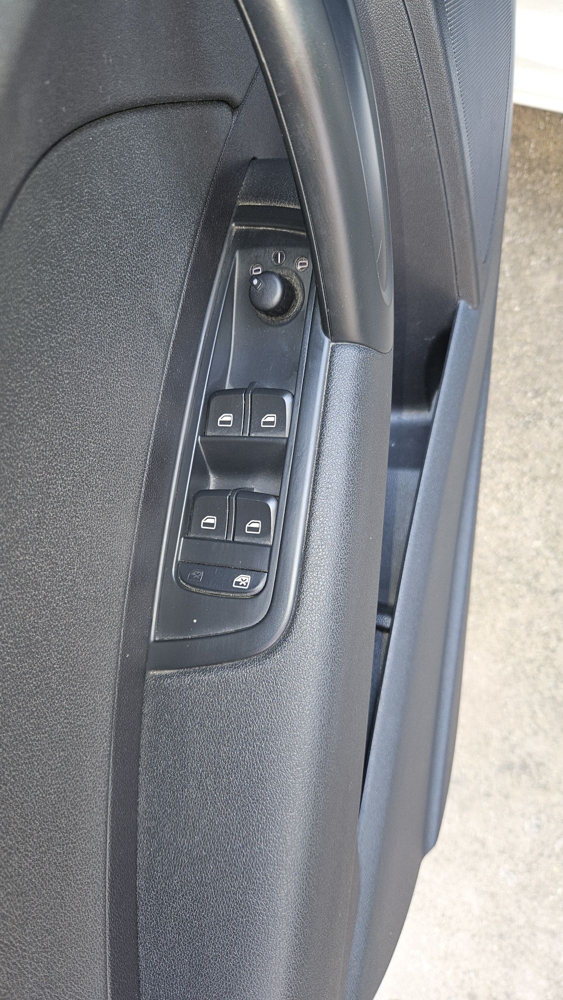 Audi A1 бензин 1,2 2012 година обслужено