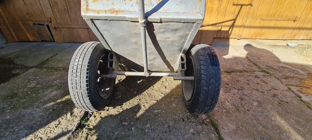 Carucior din metal roti auto