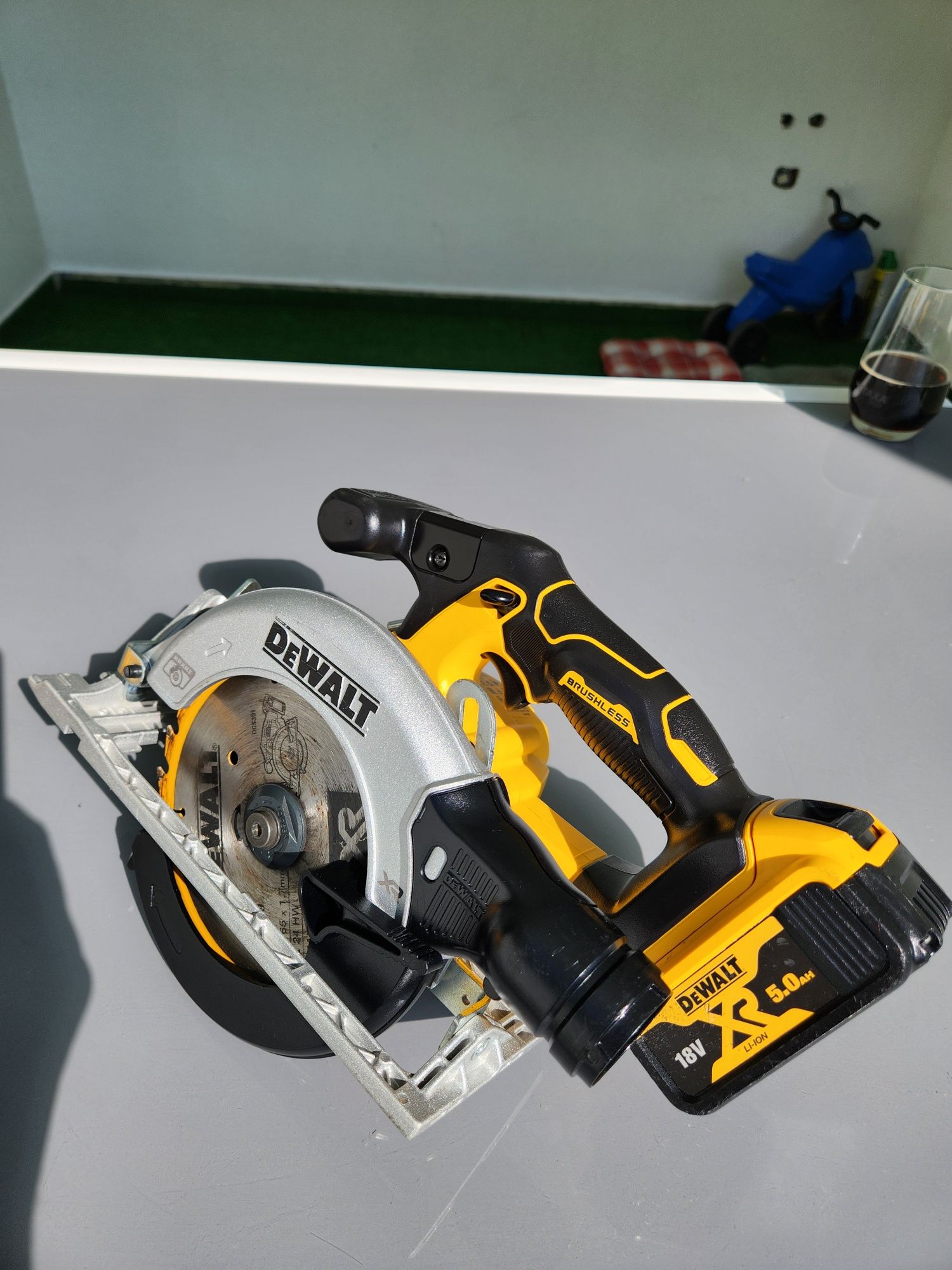 Circular Dewalt DCD-565