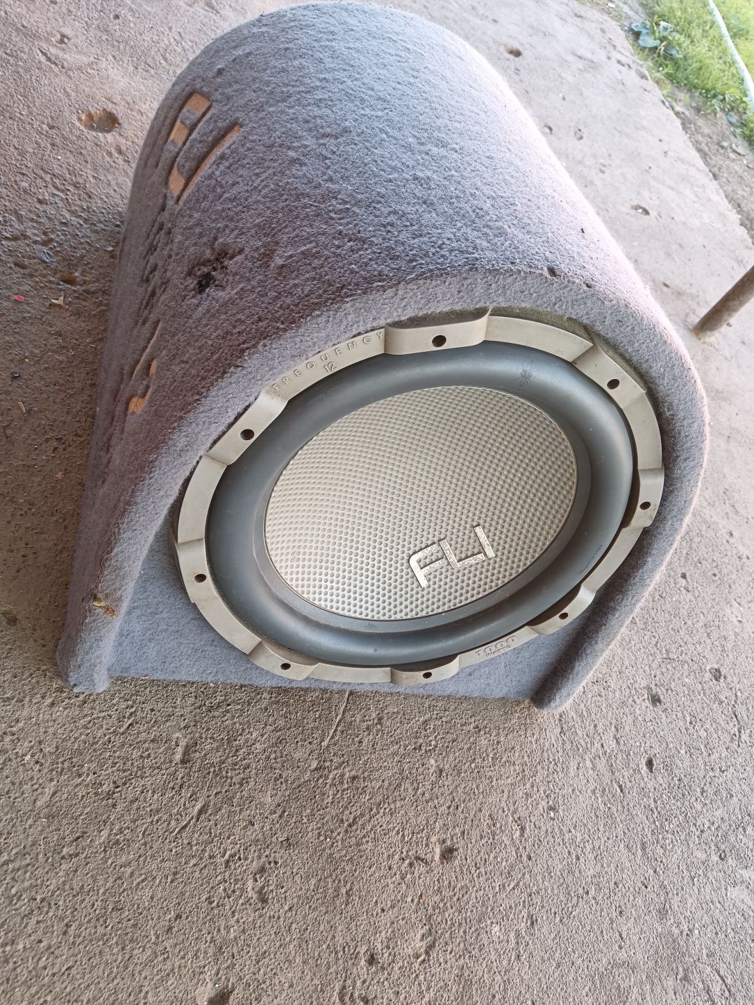 Vând subwoofer auto FLI TRAP active 12 inch