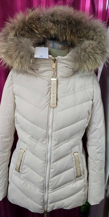 Ново яке с естествен пух на качулката M размер