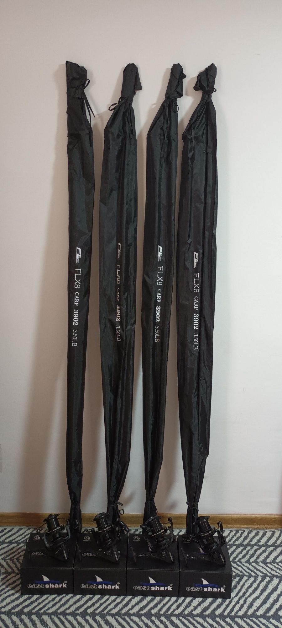 SET 4 Lansete FLX8 CARP 3.90M 3.50Lbs 2seg + 4 Mulinete EastShark 1200