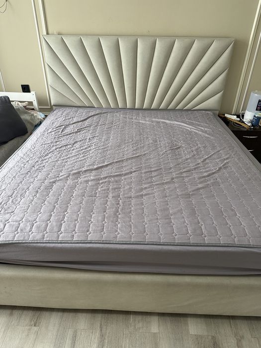 Кровать с матрасом