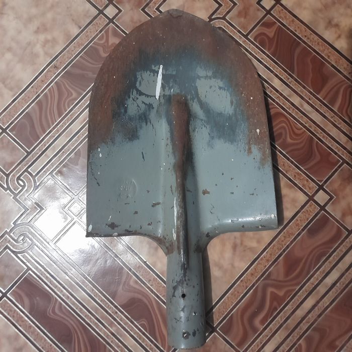 Лопату советскую продаю.