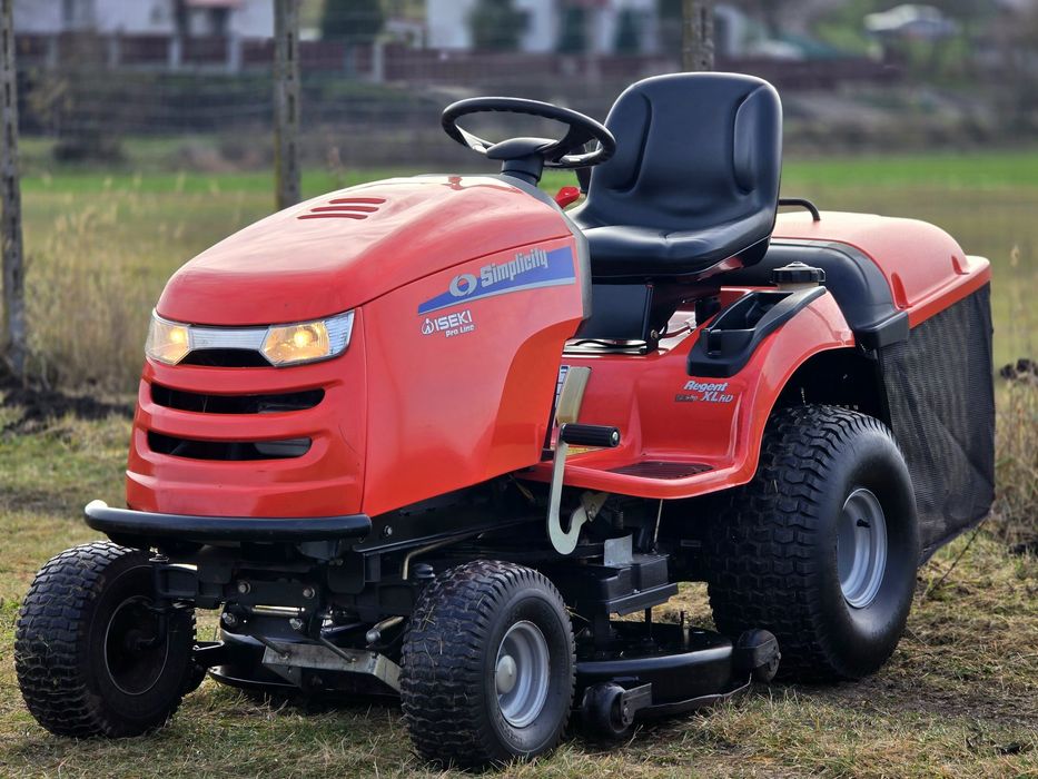 Tractoras gazon iarba Prof 2 cutite Iseki 19.5 cp Briggs and Stratton!