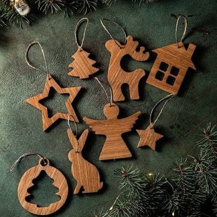 Изработване на уникална коледна украса от дърво