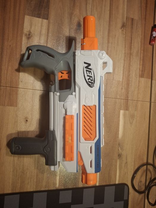 Нерф бластер играчка