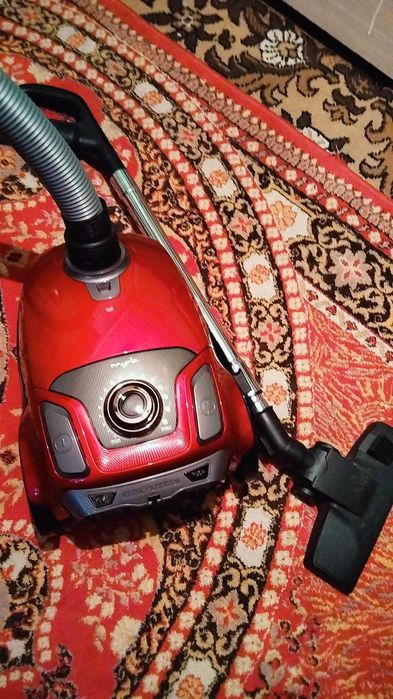 Se vinde aspirator Aspirator cu sac MYRIA MY4538, 3l, 750W, 76dB, rosu