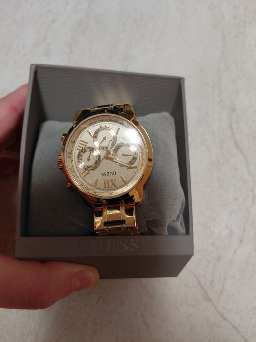 Guess - чисто нов часовник