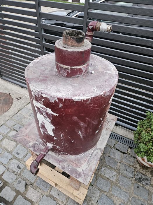 Vând centrală pe lemne