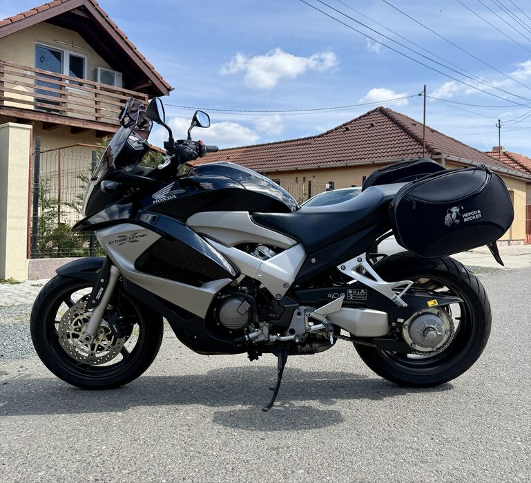 Honda VFR 800 X  cu ABS combinat NC700 X