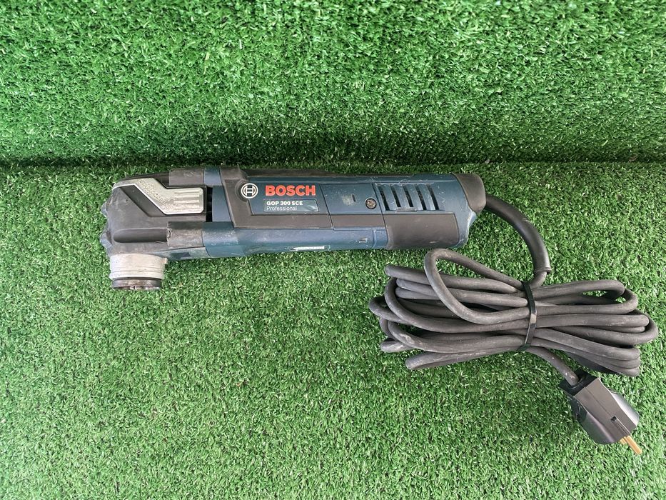 Мултитул с регулаж на оборотите  Bosch GOP 300 SCE