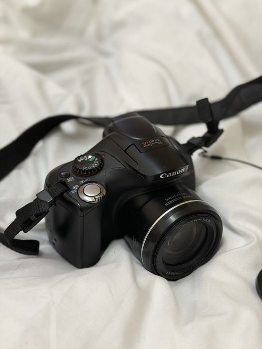 Продается профессиональный фотоаппарат Canon sx40hs